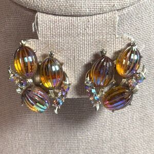 Vintage 40s Coro Pastel Yellow Pearlized Melon Aurora Borealis Clip-On Earrings